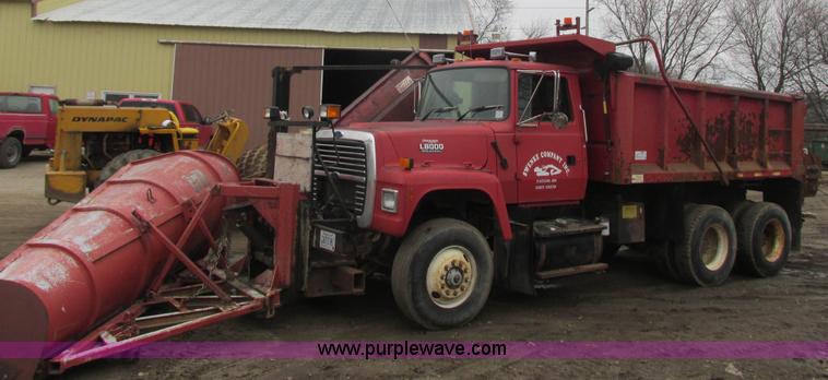 image for item L3895 1995 Ford LT8000 dump truck