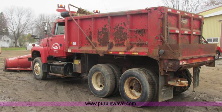image for item L3895 1995 Ford LT8000 dump truck