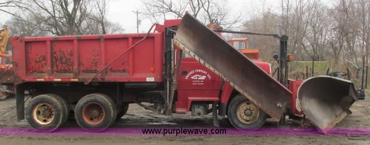 image for item L3895 1995 Ford LT8000 dump truck