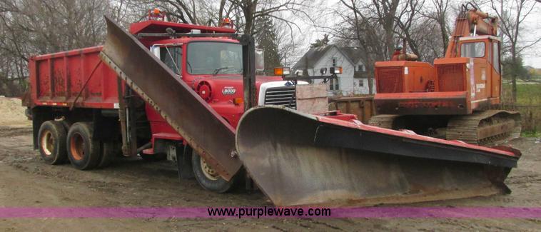 image for item L3895 1995 Ford LT8000 dump truck