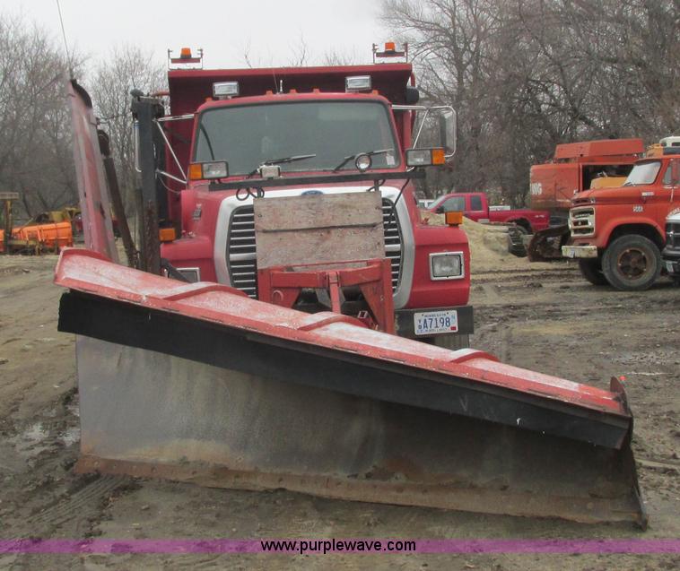 image for item L3895 1995 Ford LT8000 dump truck
