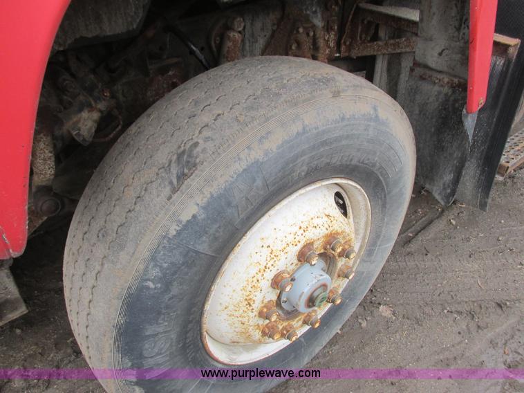 image for item L3895 1995 Ford LT8000 dump truck