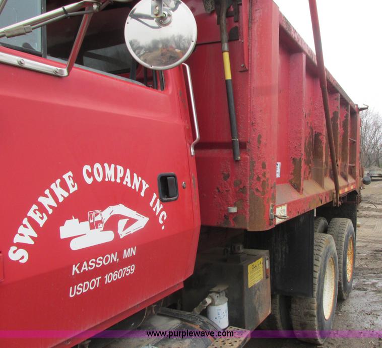 image for item L3895 1995 Ford LT8000 dump truck