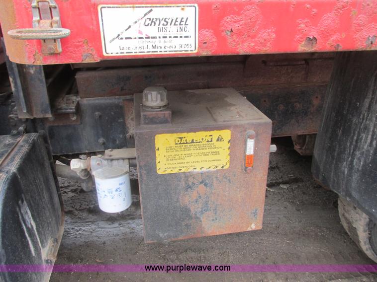 image for item L3895 1995 Ford LT8000 dump truck