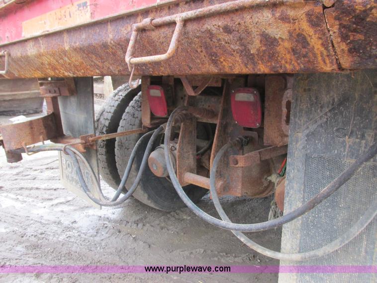 image for item L3895 1995 Ford LT8000 dump truck