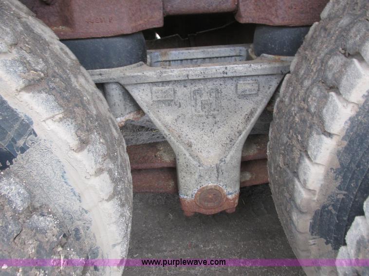 image for item L3895 1995 Ford LT8000 dump truck