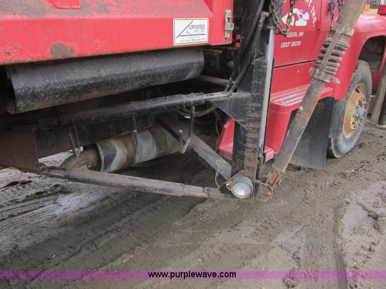 image for item L3895 1995 Ford LT8000 dump truck