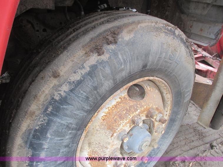 image for item L3895 1995 Ford LT8000 dump truck