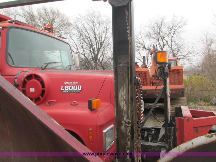 image for item L3895 1995 Ford LT8000 dump truck