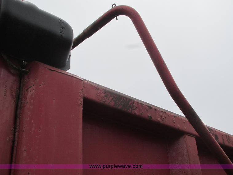 image for item L3895 1995 Ford LT8000 dump truck