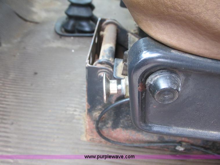 image for item L3895 1995 Ford LT8000 dump truck