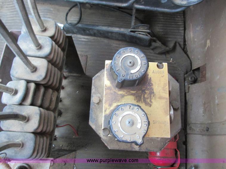 image for item L3895 1995 Ford LT8000 dump truck