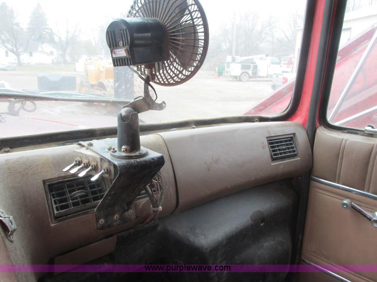 image for item L3895 1995 Ford LT8000 dump truck