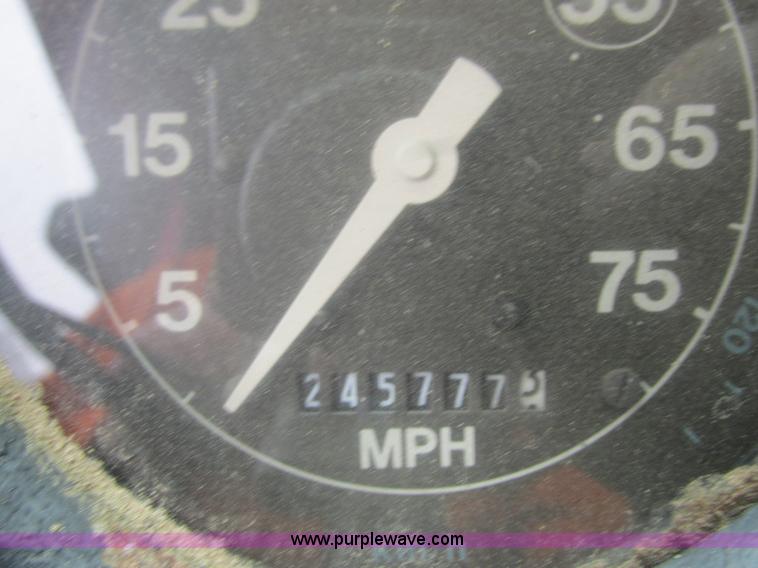 image for item L3895 1995 Ford LT8000 dump truck