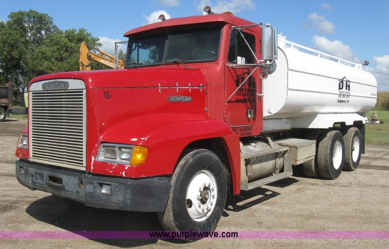 image for item L6315 1989 Freightliner FLD tank truck