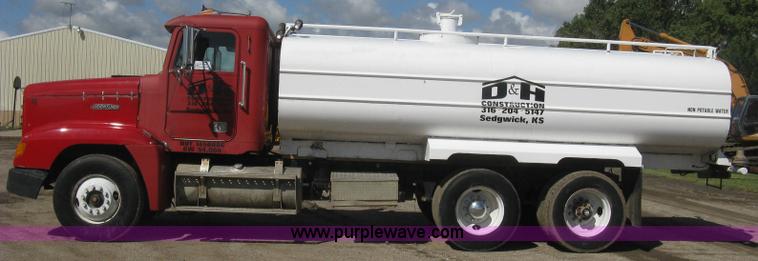 image for item L6315 1989 Freightliner FLD tank truck