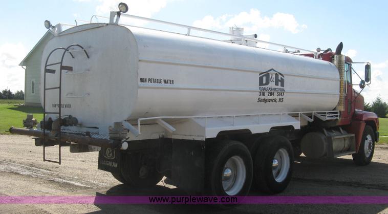image for item L6315 1989 Freightliner FLD tank truck