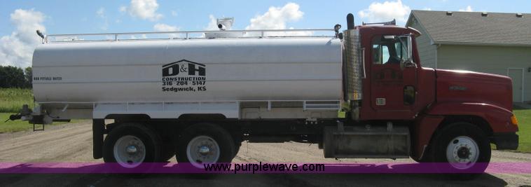 image for item L6315 1989 Freightliner FLD tank truck
