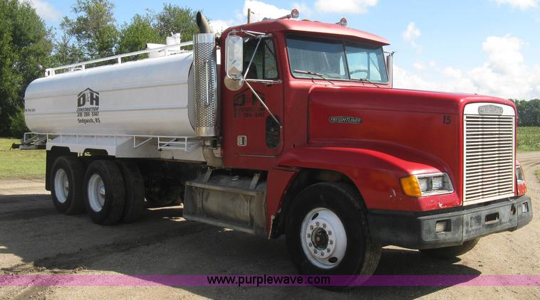 image for item L6315 1989 Freightliner FLD tank truck