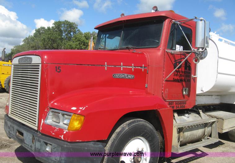 image for item L6315 1989 Freightliner FLD tank truck