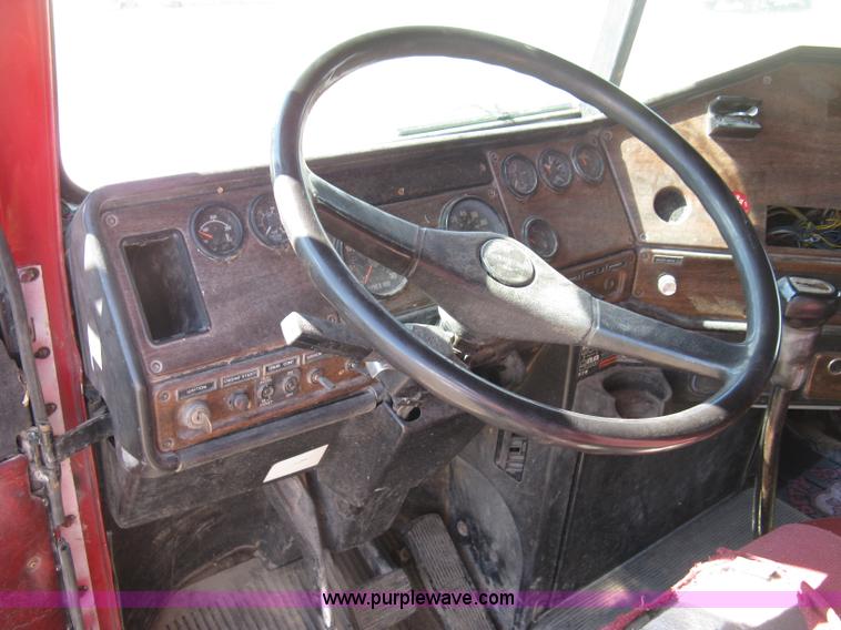 image for item L6315 1989 Freightliner FLD tank truck