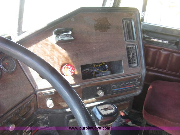 image for item L6315 1989 Freightliner FLD tank truck