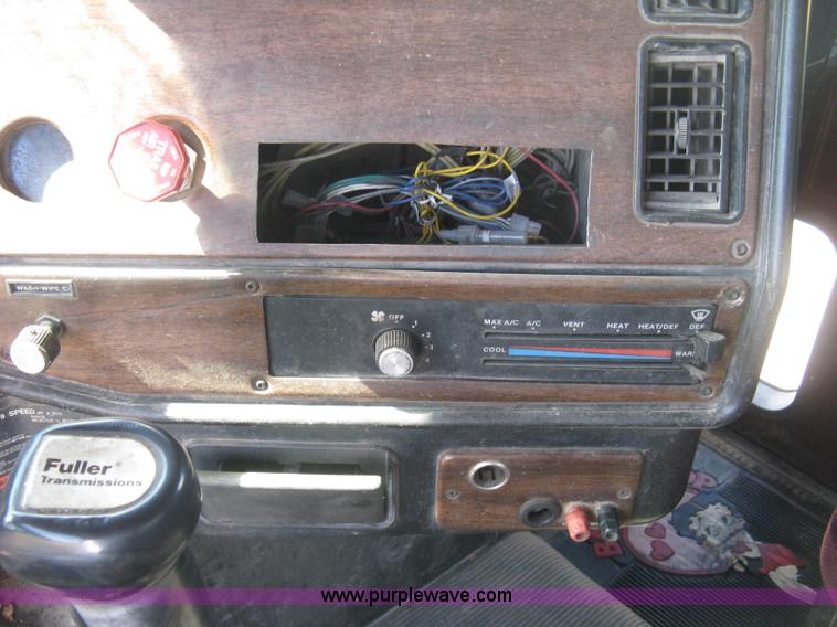 image for item L6315 1989 Freightliner FLD tank truck