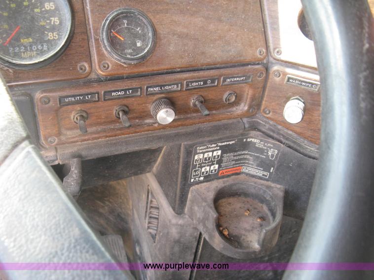 image for item L6315 1989 Freightliner FLD tank truck