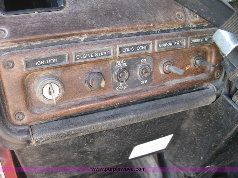 image for item L6315 1989 Freightliner FLD tank truck