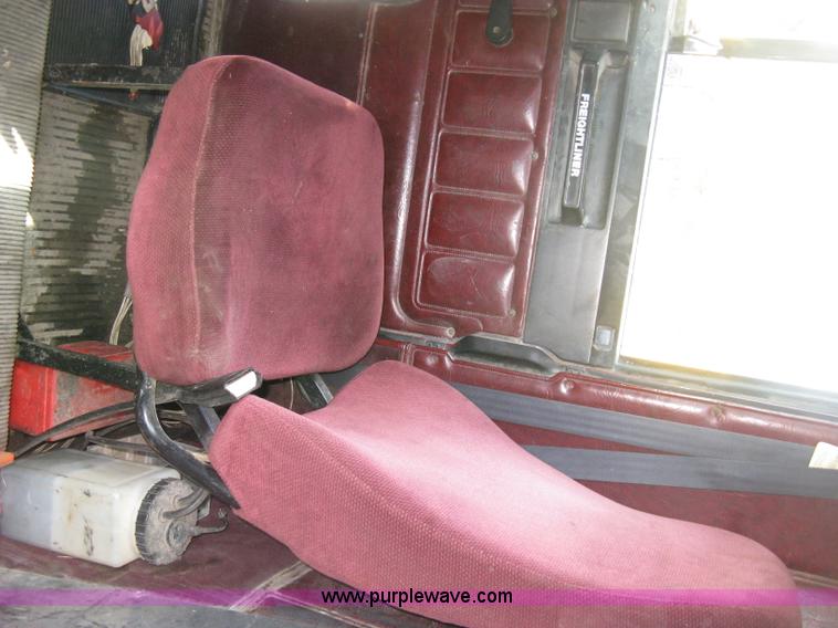 image for item L6315 1989 Freightliner FLD tank truck