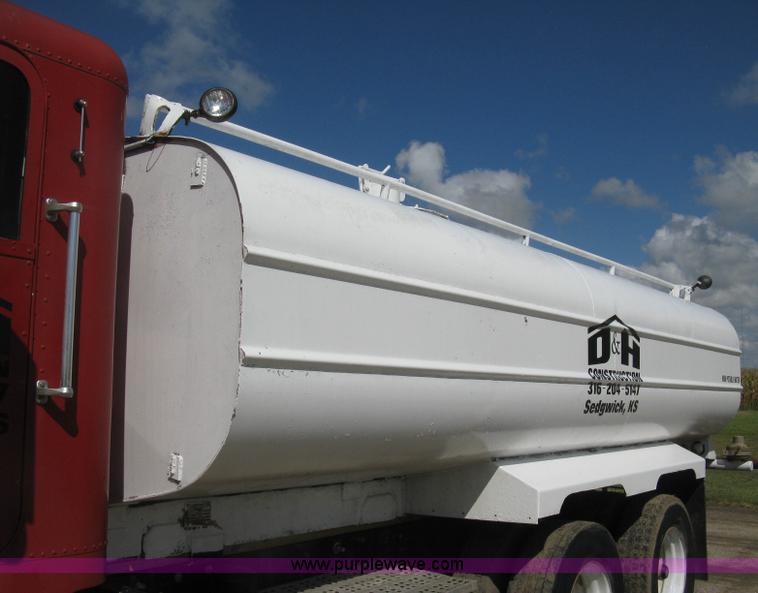 image for item L6315 1989 Freightliner FLD tank truck