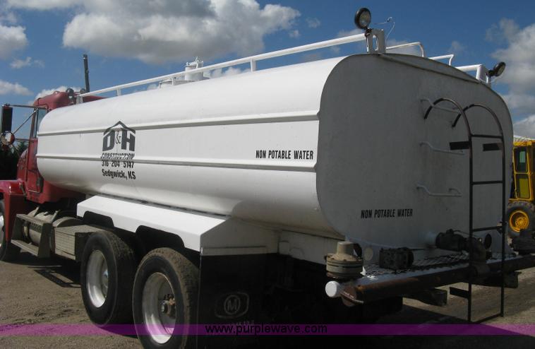 image for item L6315 1989 Freightliner FLD tank truck