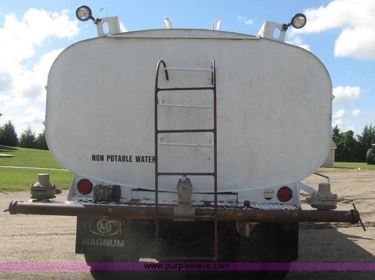 image for item L6315 1989 Freightliner FLD tank truck