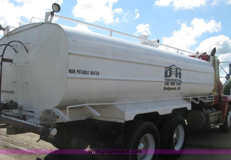 image for item L6315 1989 Freightliner FLD tank truck