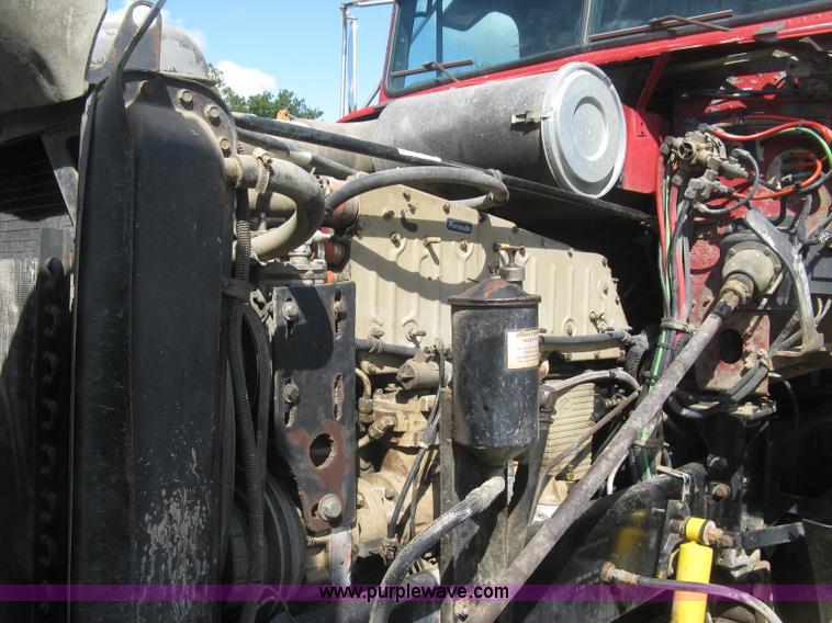 image for item L6315 1989 Freightliner FLD tank truck