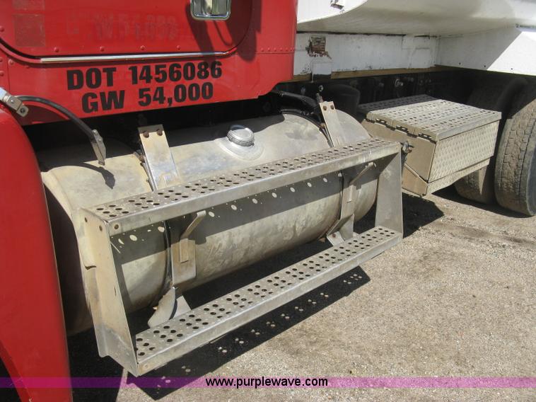 image for item L6315 1989 Freightliner FLD tank truck