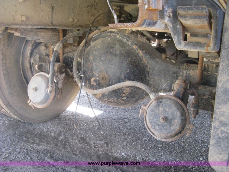 image for item L6315 1989 Freightliner FLD tank truck