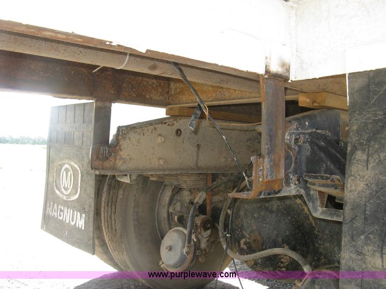 image for item L6315 1989 Freightliner FLD tank truck