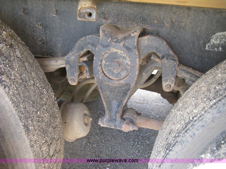 image for item L6315 1989 Freightliner FLD tank truck