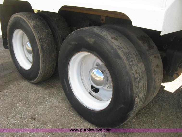 image for item L6315 1989 Freightliner FLD tank truck