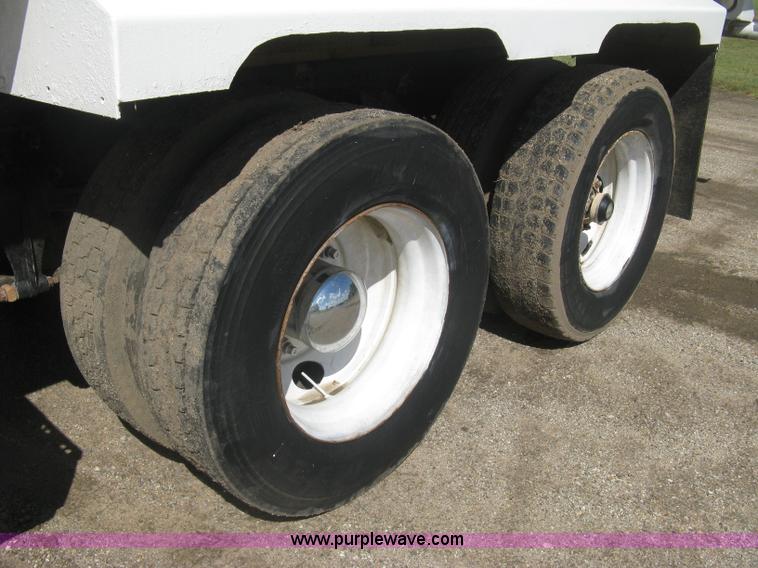 image for item L6315 1989 Freightliner FLD tank truck