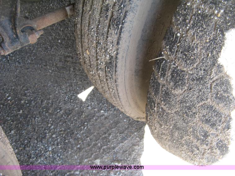 image for item L6315 1989 Freightliner FLD tank truck