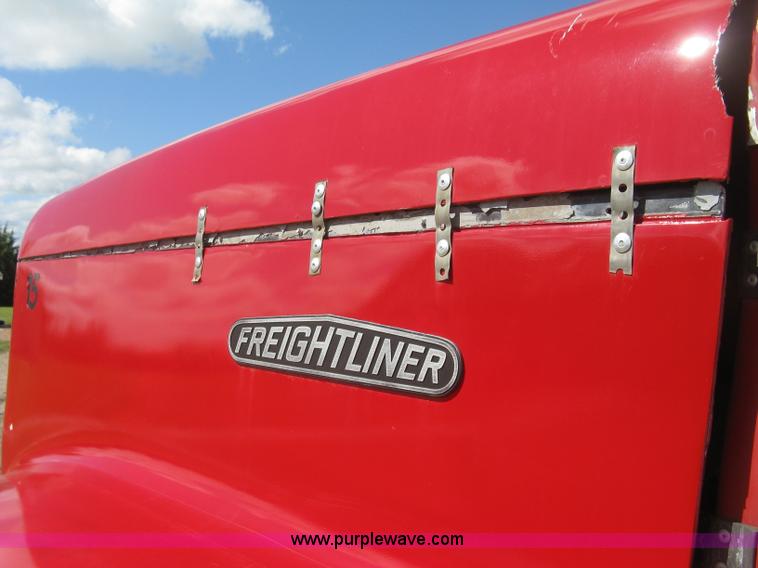 image for item L6315 1989 Freightliner FLD tank truck