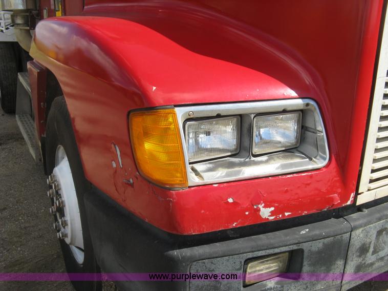 image for item L6315 1989 Freightliner FLD tank truck