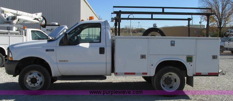 image for item N9260 2004 Ford F550 Super Duty XL utility truck