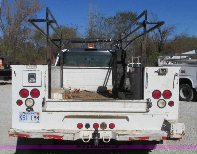 image for item N9260 2004 Ford F550 Super Duty XL utility truck
