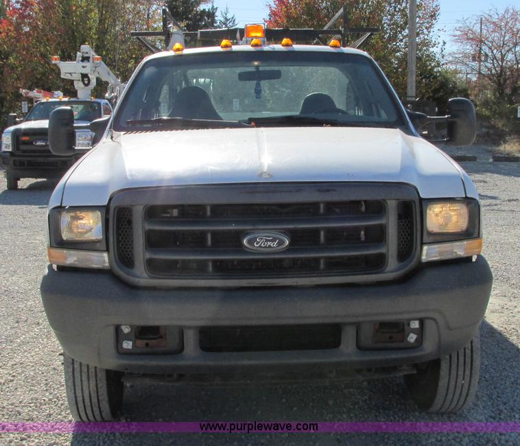 image for item N9260 2004 Ford F550 Super Duty XL utility truck