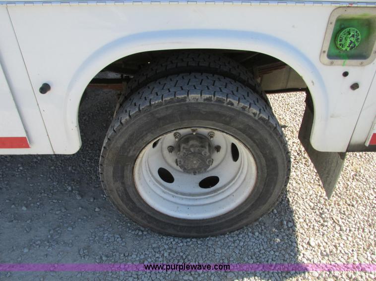 image for item N9260 2004 Ford F550 Super Duty XL utility truck