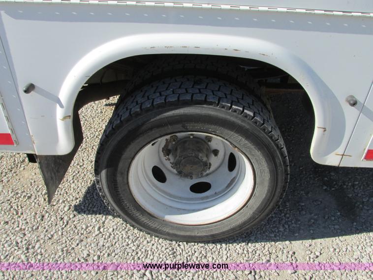 image for item N9260 2004 Ford F550 Super Duty XL utility truck
