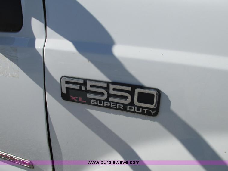 image for item N9260 2004 Ford F550 Super Duty XL utility truck